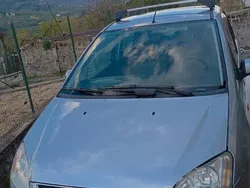 Usata 2005 Ford C-MAX Monovolume | 2550 €