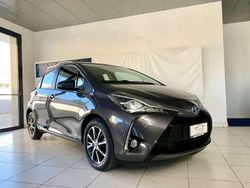 Grigio Usata 2019 Toyota Yaris Hybrid Active Tre volumi | 10.900 € (Buon prezzo)
