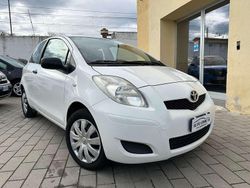 Bianco Usata 2009 Toyota Yaris Tre volumi | 3900 € (Buon prezzo)