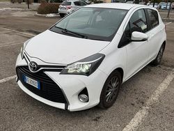 Bianco Usata 2016 Toyota Yaris Tre volumi | 7800 € (Ottimo prezzo)