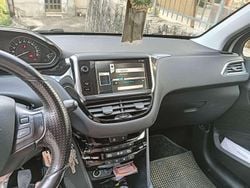 Bianco Usata 2012 Peugeot 208 Allure Due volumi | 6500 € (Buon prezzo)