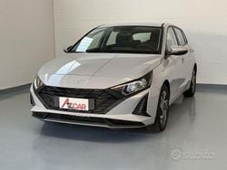 Grigio Nuova 2025 Hyundai i20 Tre volumi | 15.900 € (Ottimo prezzo)