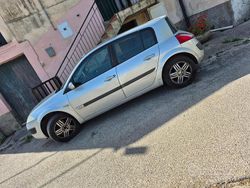 Usata 2001 Renault Mégane Tre volumi | 700 €
