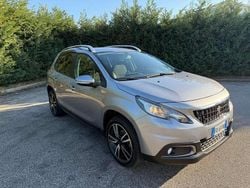 Argento Usata 2017 Peugeot 2008 Allure SUV | 9650 € (Buon prezzo)