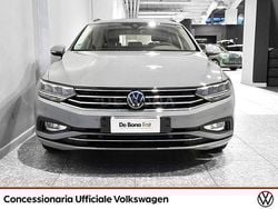 Grigio Usata 2023 VW Passat Business Station wagon | 31.900 € (Buon prezzo)