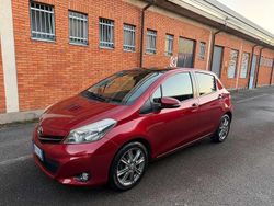 Rosso Usata 2012 Toyota Yaris Lounge Tre volumi | 6500 € (Buon prezzo)