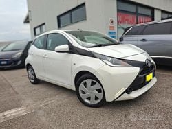 Bianco Usata 2014 Toyota Aygo X-play Due volumi | 8500 € (Buon prezzo)