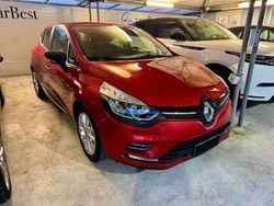 Bordeaux metallizzato perlato Usata 2018 Renault Clio IV Business Tre volumi | 6900 € (Ottimo prezzo)