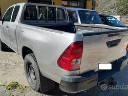 Grigio(met.) Usata 2019 Toyota HiLux Comfort Pick-up | 26.800 € (Ottimo prezzo)