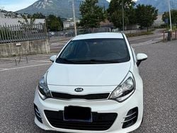 Bianco Usata 2015 Kia Rio Due volumi | 6500 € (Buon prezzo)