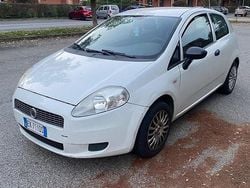 Bianco Usata 2011 Fiat Grande Punto S Due volumi | 2850 € (Buon prezzo)