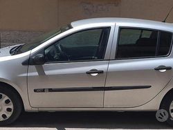 Grigio Usata 2006 Renault Clio II Tre volumi | 2000 € (Molto cara)