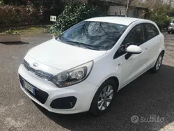 Bianco Usata 2013 Kia Rio Active Tre volumi | 5900 € (Buon prezzo)