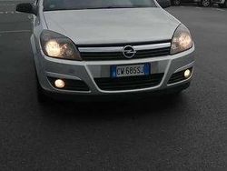 Usata 2005 Opel Astra GTC Edition Tre volumi | 1600 € (Buon prezzo)