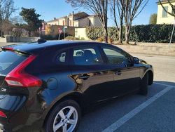 Usata 2018 Volvo V40 Business Edition Tre volumi | 9900 € (Buon prezzo)