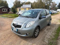 Grigio Usata 2008 Toyota Yaris Tre volumi | 2300 € (Ottimo prezzo)