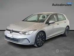 Grigio Usata 2023 VW Golf VIII Life Tre volumi | 25.900 € (Buon prezzo)