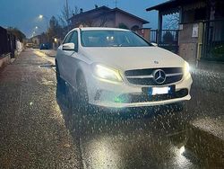 Bianco Usata 2015 Mercedes A180 Tre volumi | 12.900 €