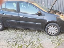 Nero Usata 2012 Renault Clio IV Tre volumi | 3500 €