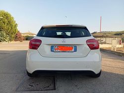 Bianco Usata 2015 Mercedes 180 Tre volumi | 12.500 € (Cara)