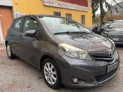 Grigio Usata 2012 Toyota Yaris Lounge Tre volumi | 7500 € (Buon prezzo)