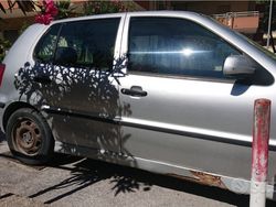 Grigio Usata 2001 VW Polo Tre volumi | 500 €