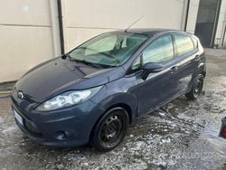 Grigio Usata 2010 Ford Fiesta Tre volumi | 3500 € (Buon prezzo)