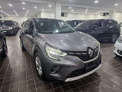 Grigio montagna metallizzato Usata 2023 Renault Captur Intens SUV | 17.890 € (Cara)