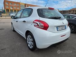 Bianco Usata 2014 Peugeot 208 Due volumi | 7490 € (Buon prezzo)