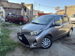 Usata 2015 Toyota Yaris Lounge Due volumi | 8900 € (Buon prezzo)