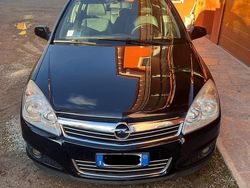 Nero Usata 2007 Opel Astra Cosmo Tre volumi | 2000 € (Buon prezzo)