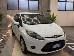 Bianco Usata 2010 Ford Fiesta Due volumi | 2999 €