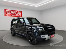 Nero Usata 2023 Land Rover Defender SE Dynamic Tre volumi | 67.000 € (Molto cara)