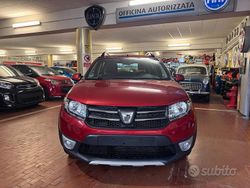 Rosso Usata 2016 Dacia Sandero Prestige Due volumi | 8900 € (Buon prezzo)