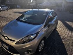 Argento Usata 2009 Ford Fiesta Tre volumi | 3900 € (Buon prezzo)