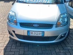 Grigio Usata 2008 Ford Fiesta Due volumi | 3900 € (Molto cara)