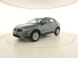 Indium grey metallizzato nero Usata 2024 VW T-Roc Life SUV | 26.500 € (Buon prezzo)