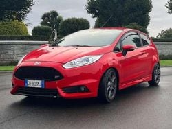 Rosso Usata 2017 Ford Fiesta Sport Due volumi | 14.500 € (Buon prezzo)