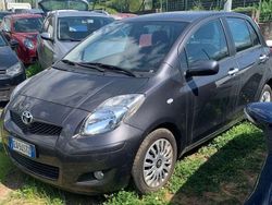 Grigio Usata 2010 Toyota Yaris Sol Tre volumi | 5500 € (Molto cara)