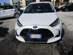 Bianco(met.) Usata 2021 Toyota Yaris Trend Tre volumi | 16.990 € (Buon prezzo)