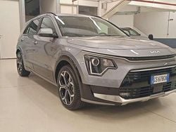 Grigio met Usata 2023 Kia Niro Style SUV | 25.900 € (Buon prezzo)