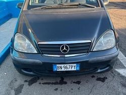 Grigio Usata 2001 Mercedes A170 Tre volumi | 1530 € (Buon prezzo)