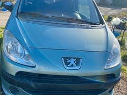 Usata 2006 Peugeot 1007 Due volumi | 600 € (Super prezzo)