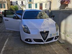 Bianco Usata 2011 Alfa Romeo Giulietta Tre volumi | 7200 € (Cara)