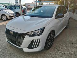 Bianco Nuova 2025 Peugeot 208 Style Due volumi | 17.800 € (Buon prezzo)