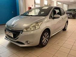 Grigio Usata 2013 Peugeot 208 Active Due volumi | 5200 € (Buon prezzo)