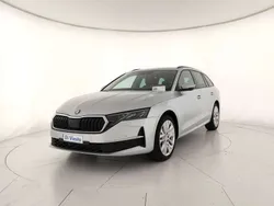 Argento brillante metallizzato Nuova 2024 Skoda Octavia Executive Station wagon | 33.900 € (Molto cara)