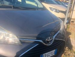 Grigio Usata 2015 Toyota Yaris Tre volumi | 8500 €