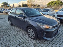 Grigio Usata 2017 Kia Rio Tre volumi | 4900 € (Ottimo prezzo)