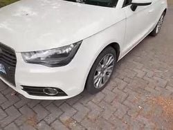 Bianco Usata 2012 Audi A1 Sportback Due volumi | 8500 € (Buon prezzo)
